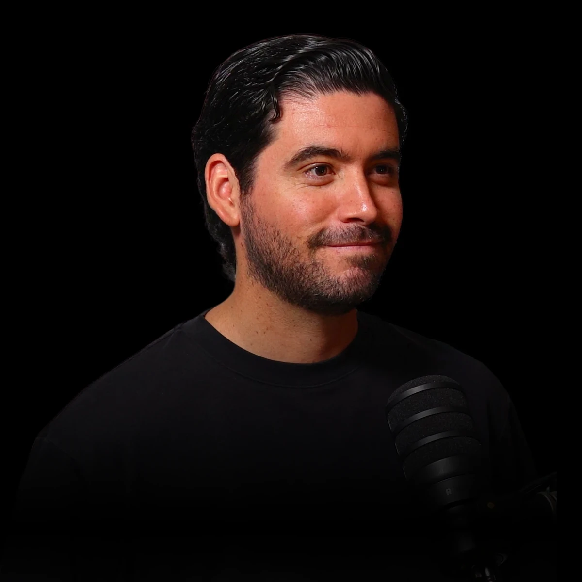 Rodrigo López, host de Sin Manual